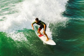 重要助攻首场状态出色，曼联观众沸腾！，哈兰德重返赛场气势如虹延续-欧亿体育