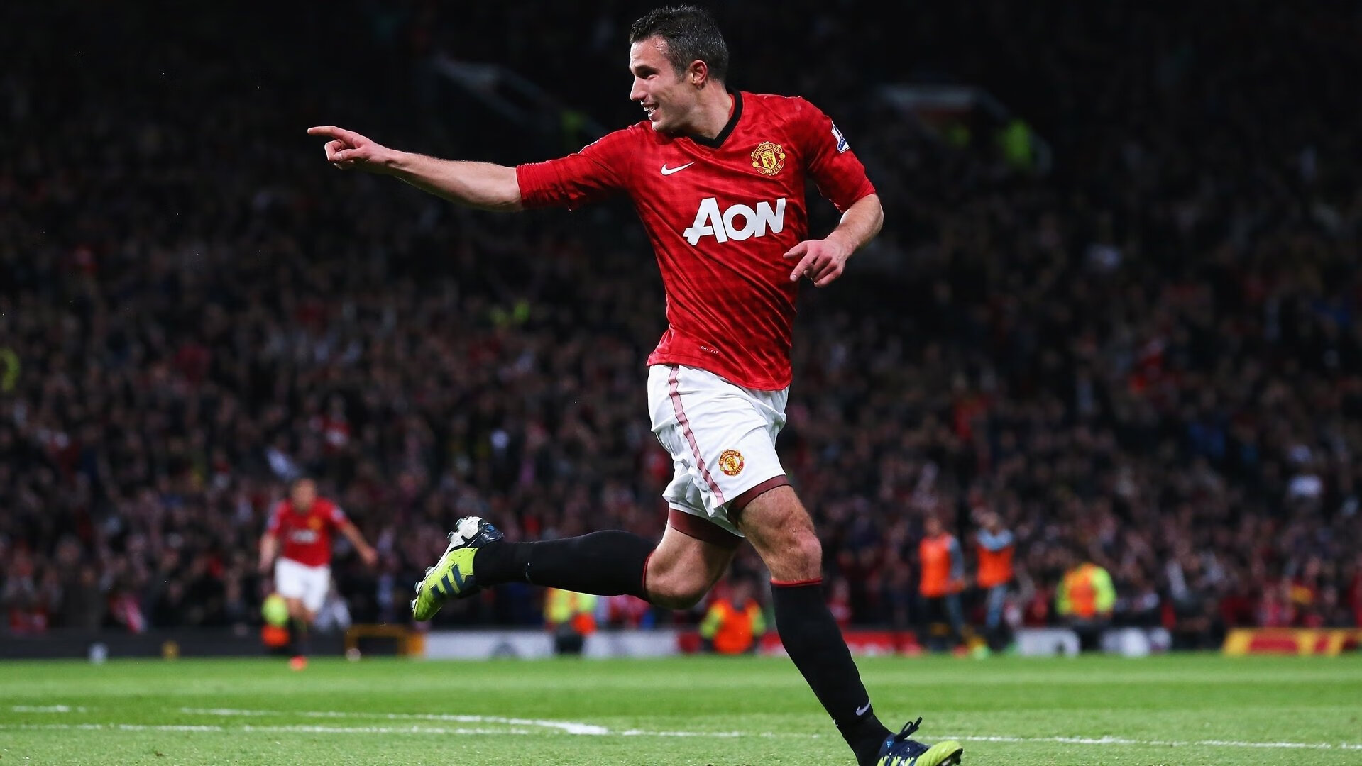 DWG观众热烈欢呼!,阿扎伦卡迎来三赛季出色发挥全场沸腾不已